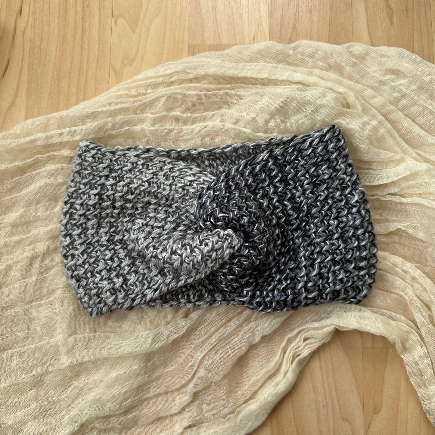 woven twist headband - grey pattern