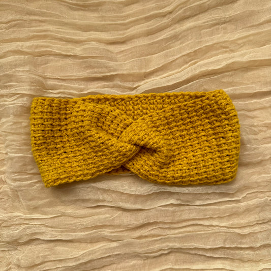 Diadema trenzada de color amarillo brillante