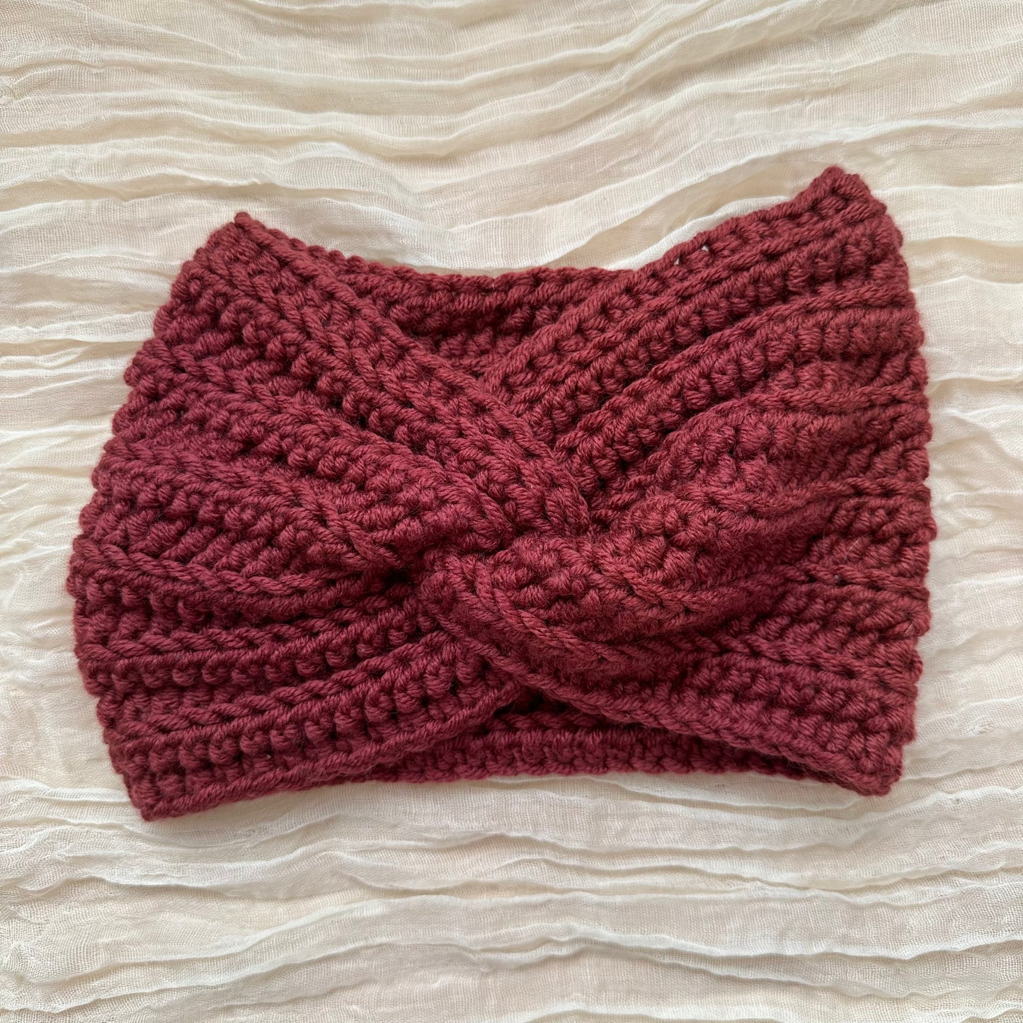 Diadema ancha con giro - vino
