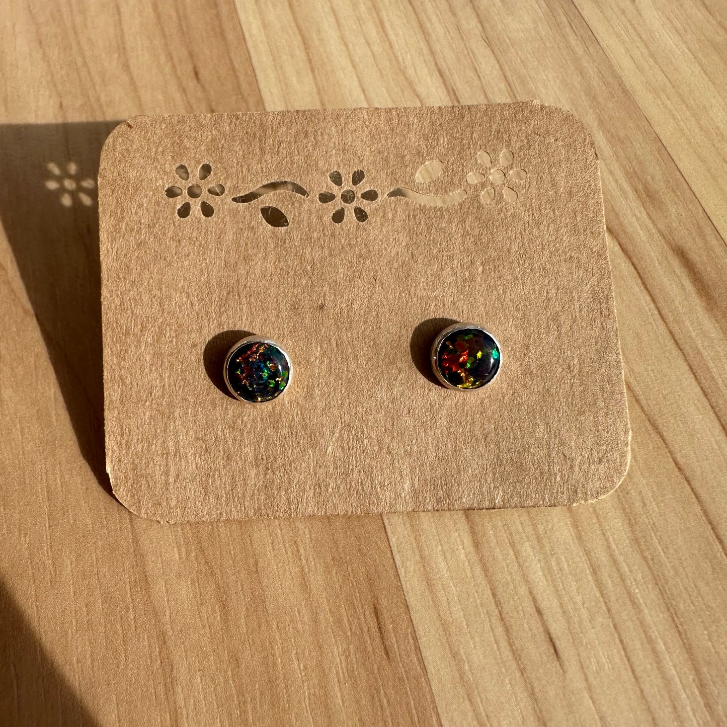 Aretes de ópalo kyocera negros de 8 mm