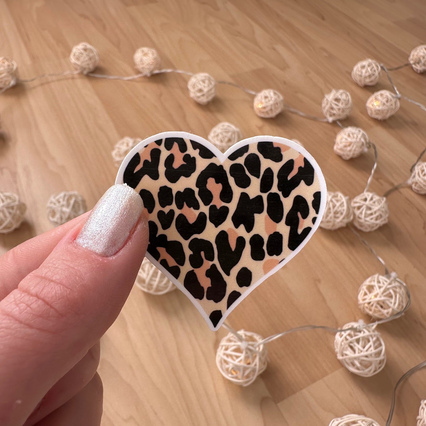 Pegatina de corazón con estampado de leopardo